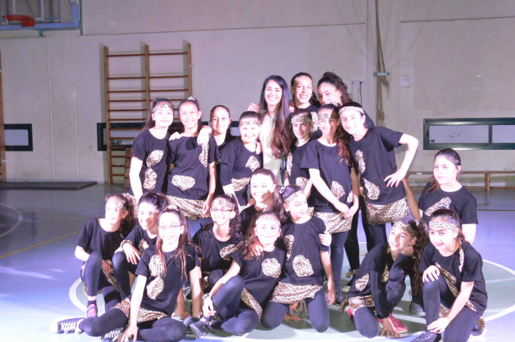 תמונה של קבוצת רקדניות היפ-הופ